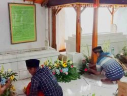Semangat IKSAFAH Abuzairi Menghias Makam Dalam Memperingati Acara Haul Masyayikh