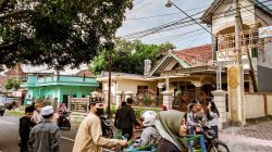 Pembagian Takjil Gratis Oleh Mahasiswa STIS Abu Zairi