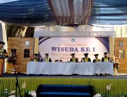 “ RAPAT SANAT TERBUKA WISUDA KE-1 SEKOLAH TINGGI ILMU SYARIAH (STIS) ABU ZAIRI”