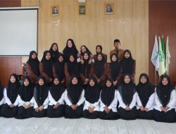 Mrs. Lidya dari Inggris: Turis yang Membawa Warna Baru ke Pondok Pesantren Abu Zairi